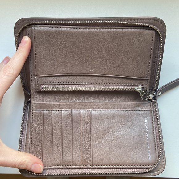 Marc By Marc Jacobs Leather wallet - Picture 4 of 7